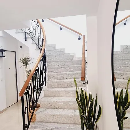 Royal Palace Apartment *